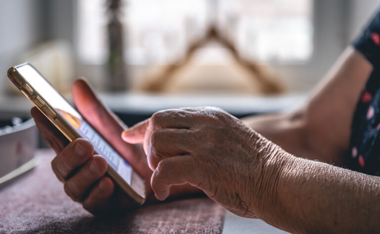 J’ai du mal à utiliser mon téléphone : aide à Caen